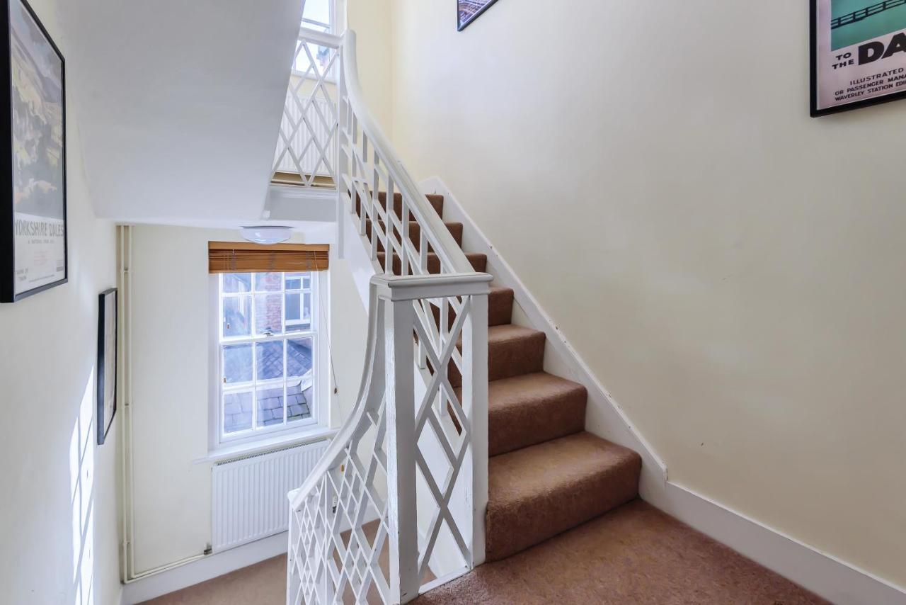 Апартаменты 37A Stonegate Loft Йорк Экстерьер фото